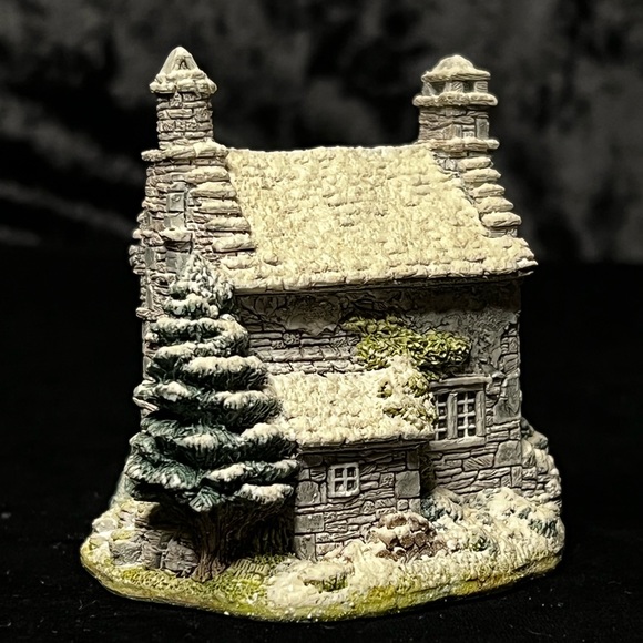 Lilliput Lane | Patterdale Cottage | Lakeland Christmas Collection - Picture 9 of 15